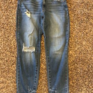 KanCan Distressed Ankle Jeans in Blue